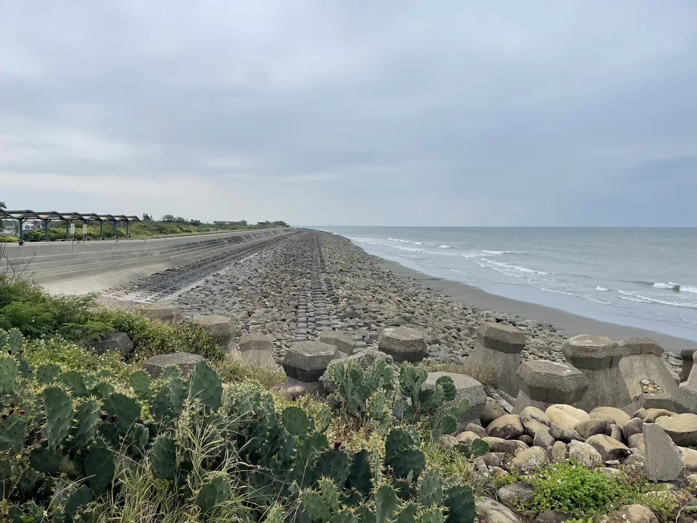 Beach and armour units along the Hsinchu nourishment area
