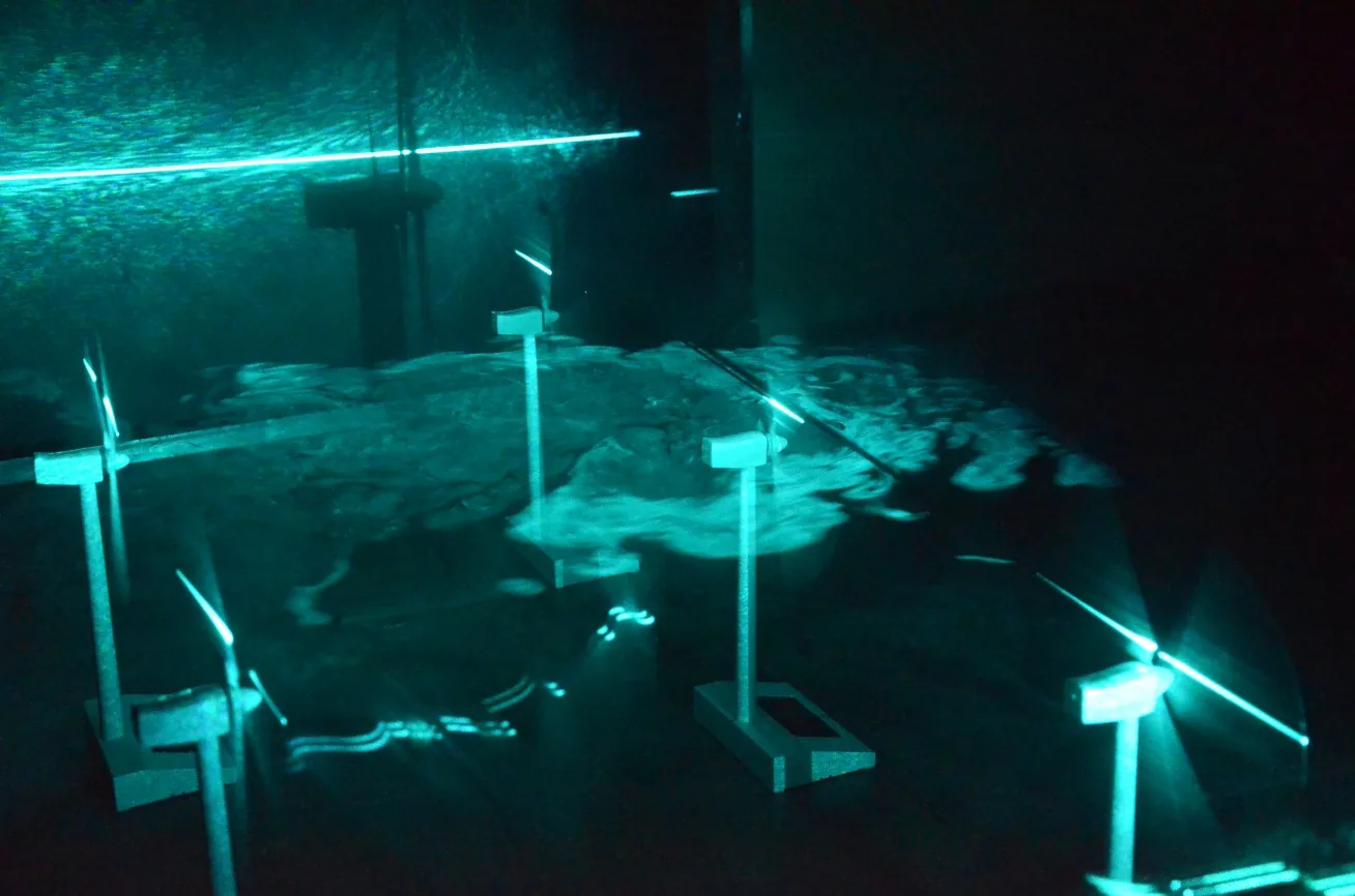 Smoke visualisation of wind-turbine wakes in the tunnel